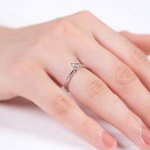 0.30 Karat Tektaş Pırlanta Yüzük E-SI1 14Ayar