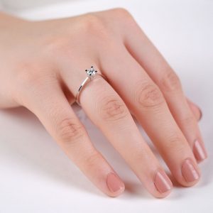 0.29 Karat Tektaş Pırlanta Yüzük G-SI1 14 Ayar