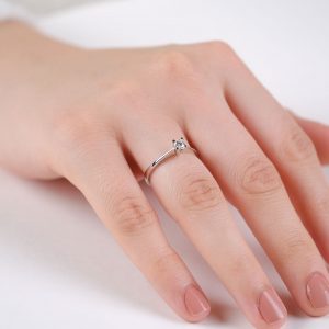 0.20 Carat G-VS1 Solitaire Diamond Ring 18K Gold