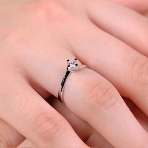 0.20 Carat G-VS2 Solitaire Diamond Ring 18K Gold
