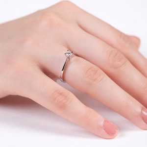 0.20 Carat G-VS1 Solitaire Diamond Ring 18K Gold