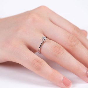 0.31 Karat Tektaş Pırlanta Yüzük E-SI1 18 Ayar
