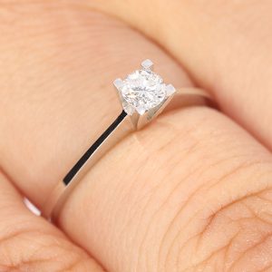 0.23 Carat D-SI1 Solitaire Diamond Ring 14K Gold