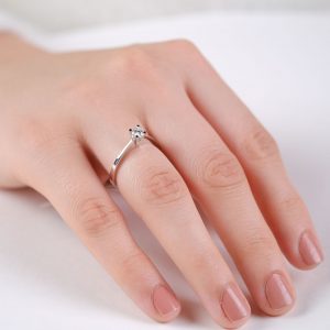 0.24 Carat F-G SI1 Solitaire Diamond Ring 18K Gold