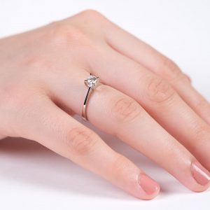 0.22 Carat G-SI1 Solitaire Diamond Ring 18K Gold