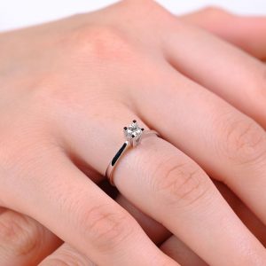 0.24 Carat G-VS1 Solitaire Diamond Ring 18K Gold