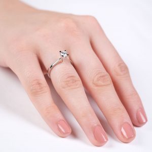 0,40 Karat Tektaş Pırlanta Yüzük D-VS2 18 Ayar