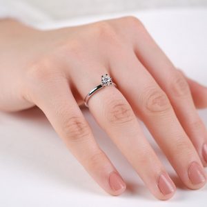 0.38 Carat E-VS1 Solitaire Diamond Ring 18K Gold