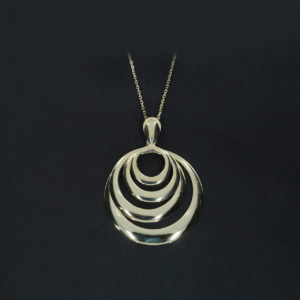 Gold Interlocking Circles Pendant Necklace Engravable