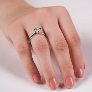 8 Ayar Swarovski Taşlı Tektaş Altın Yüzük