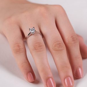 8 Ayar Swarovski Taşlı Tektaş Altın Yüzük