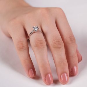 8 Ayar Swarovski Taşlı Tektaş Altın Yüzük