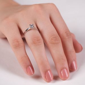 8 Ayar Swarovski Taşlı Tektaş Altın Yüzük
