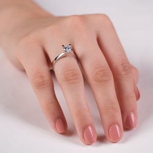 8 Ayar Swarovski Taşlı Tektaş Altın Yüzük