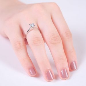 8 Ayar Swarovski Taşlı Tektaş Altın Yüzük