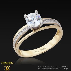 14K Gold Solitaire Ring with Side Stones